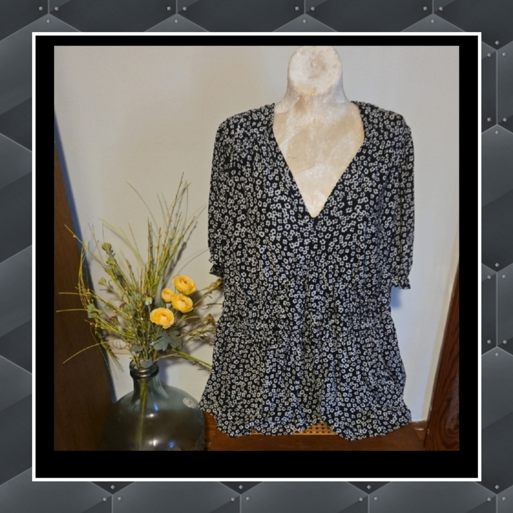 Nwt Ava & Viv Black and Cream Floral Blouse Size 1x
